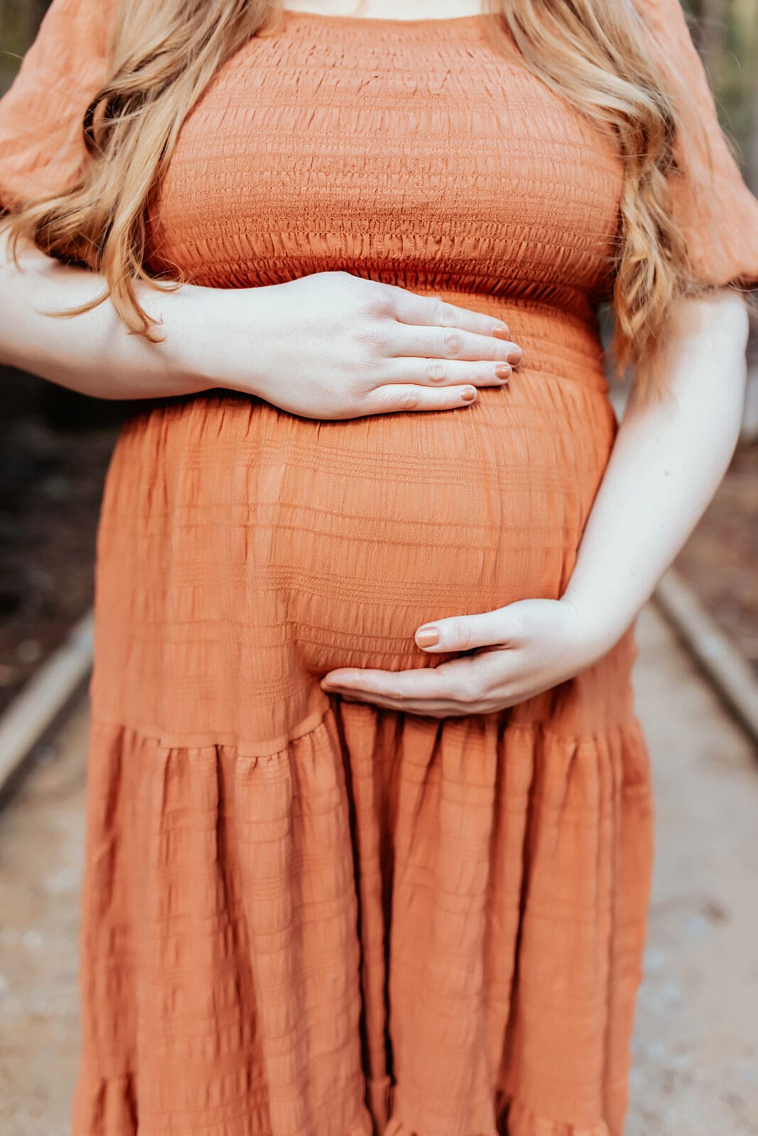 Outdoor maternity session in calaveras big trees