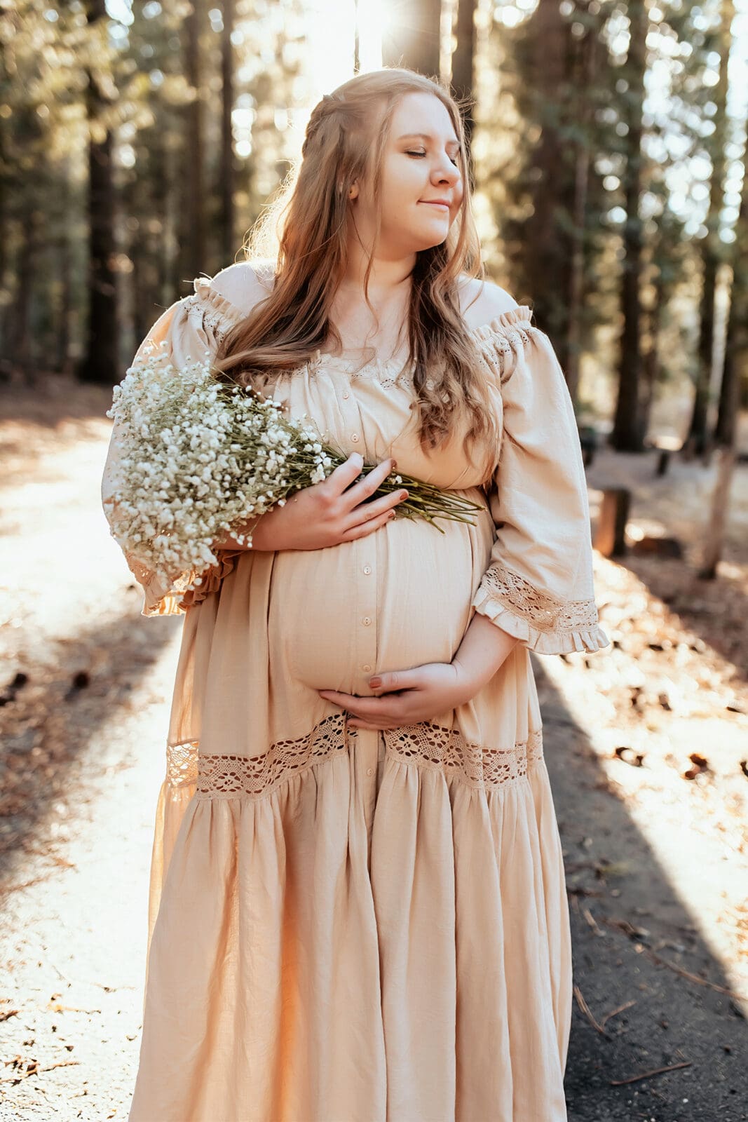 outdoor maternity session in Oakdale California 